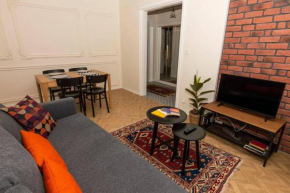 Yakamoz 2 BR Stylish House with garden in Kadikoy